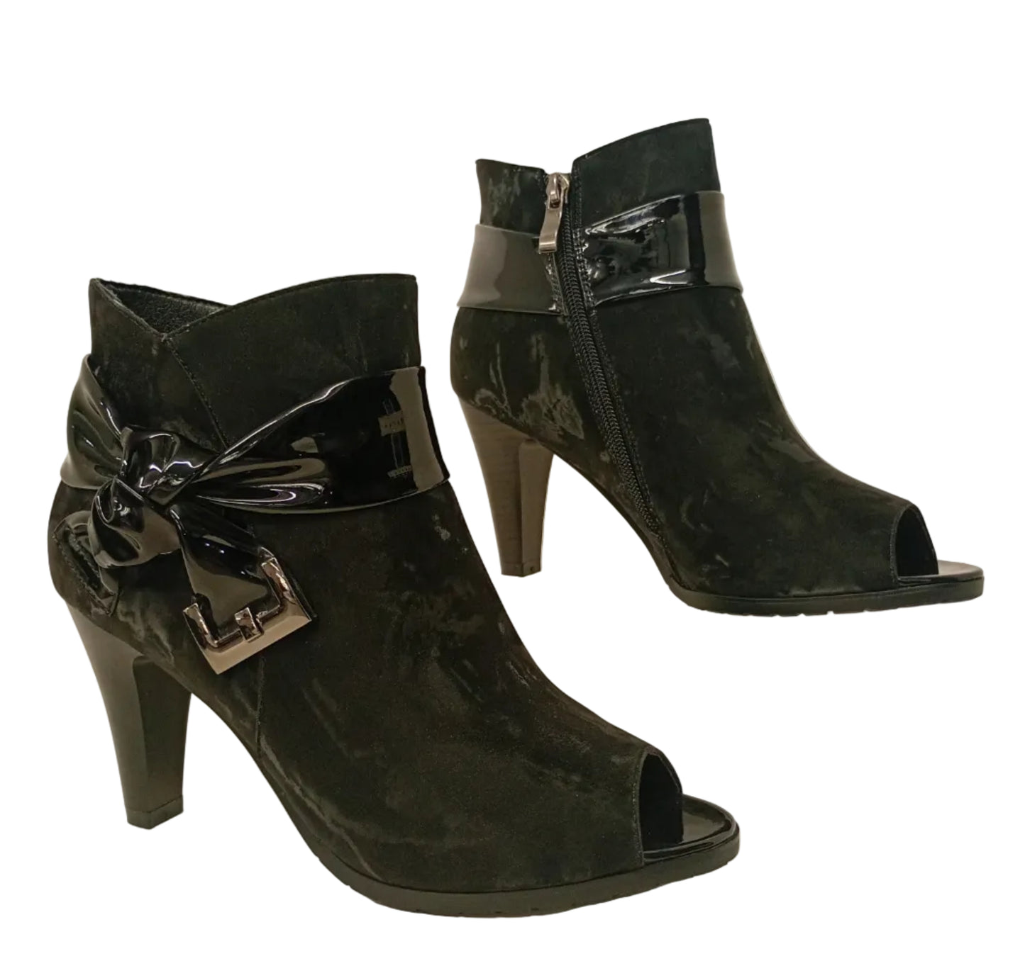 D544-81572-21 - Black