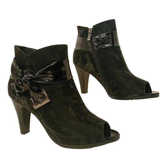 D544-81572-21 - Black